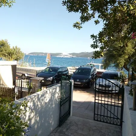 Tri Vlake Apartman *